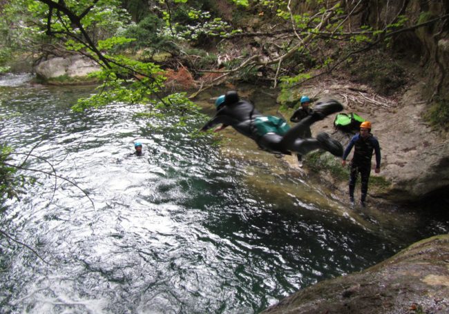 Plongeon 6m canyoning siagne de la pare Plongeon 6m canyoning siagne de la pare